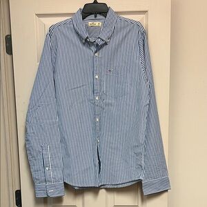Hollister Men's Blue and White Striped Shirt